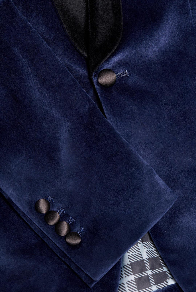 Man wearing navy blue dinner jacket blazer, close up