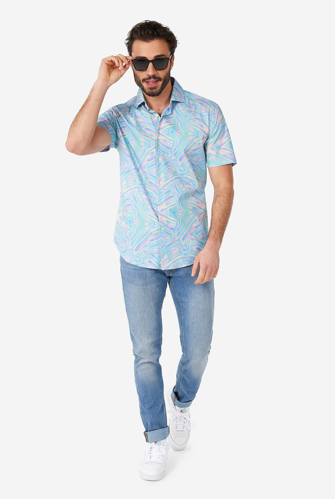 Man wearing short sleeve shirt with colorful oily print