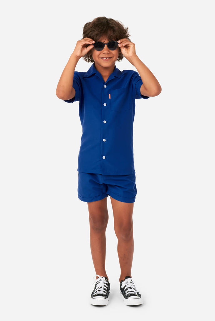Boy wearing dark blue summer set, consisting of shorts and shirt