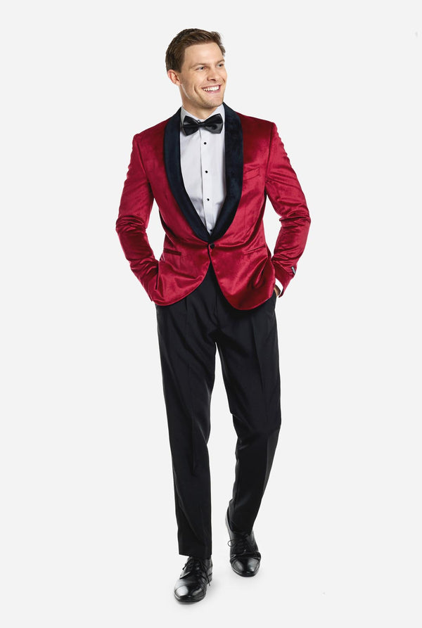 Man wearing burgundy red dinner jacket blazer