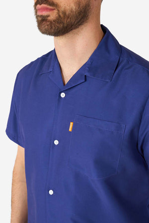 Man wearing blue summer set consisting of shirt and shorts, close-up chest