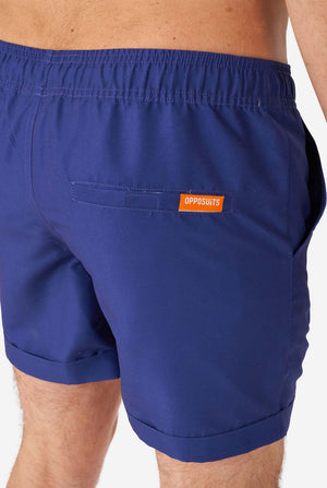 Man wearing blue summer set consisting of shirt and shorts, close-up of the shorts from the back