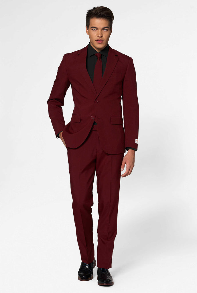 Bordeaux red solid color men's suit Blazing Burgundy worn by men zoomed in